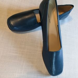 New! Bandolino woman's 9.5 M flat loafer style shoes in dark green leather. Nice